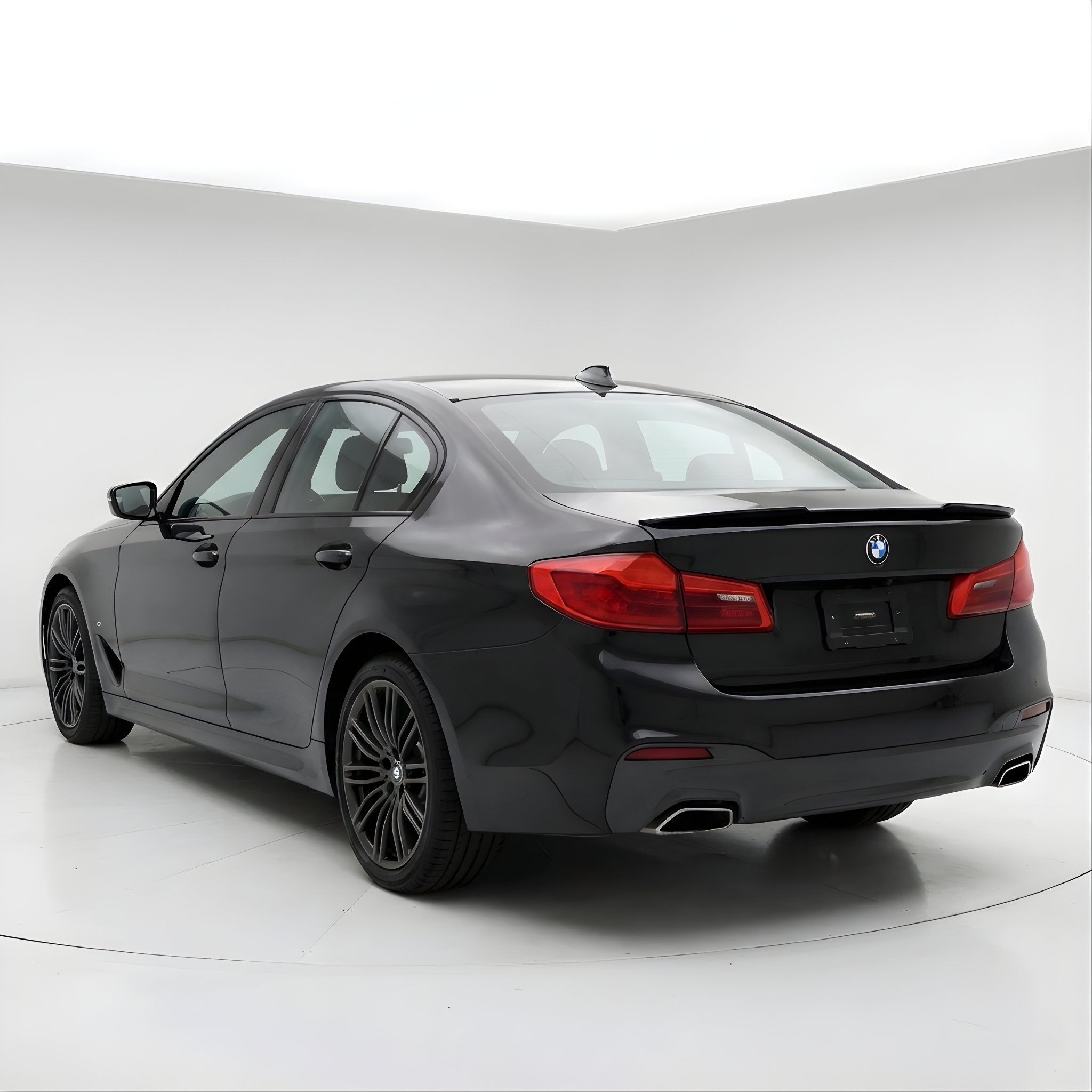 BMW_Series_5_g30_spoiler_2 duckbill spoiler lip
Black BMW car on a white background